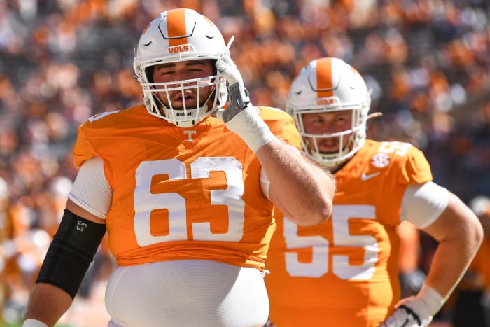 Tennessee Volunteers C Cooper Mays during pregame warmups before a win against UTSA. (Photo by Saul Young of the News Sentinel)